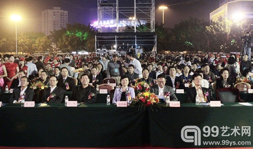 现场气氛热烈座无虚席，众多省市领导及海内外嘉宾出席