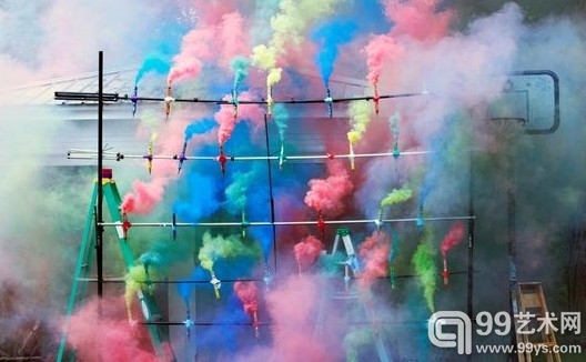 “Smoke Bombs II” by Olaf Bruening（2011）