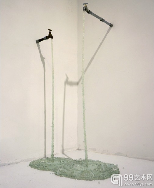 2012《淌若》   金属水龙头、亚克力、人造水晶《Running》Taps,Acrylic & Artificial Crystal Balls